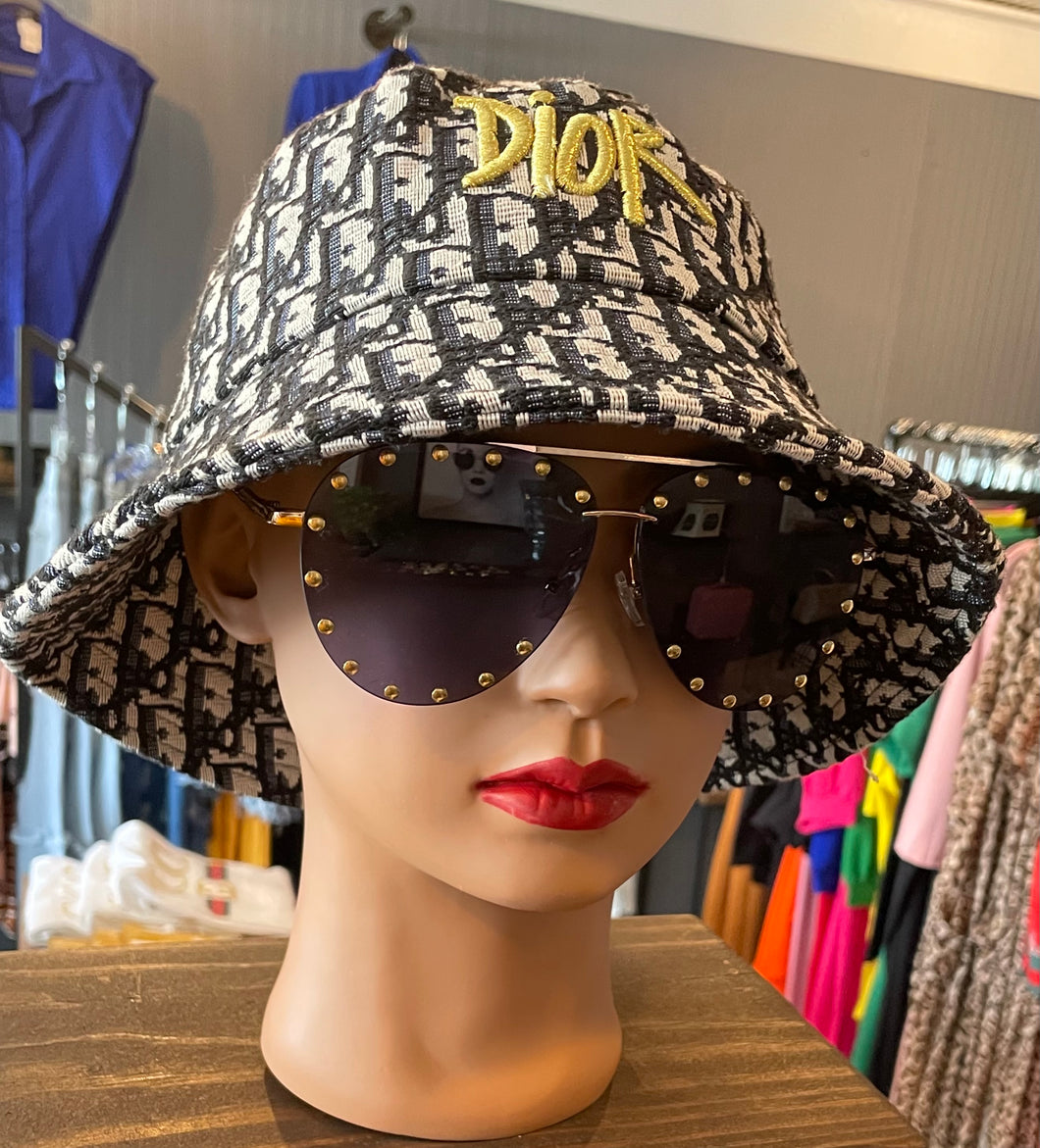 LuXxe D’oR Bucket Hat